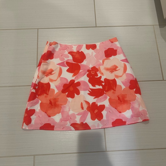 Super cute skirt!! - Picture 1 of 2